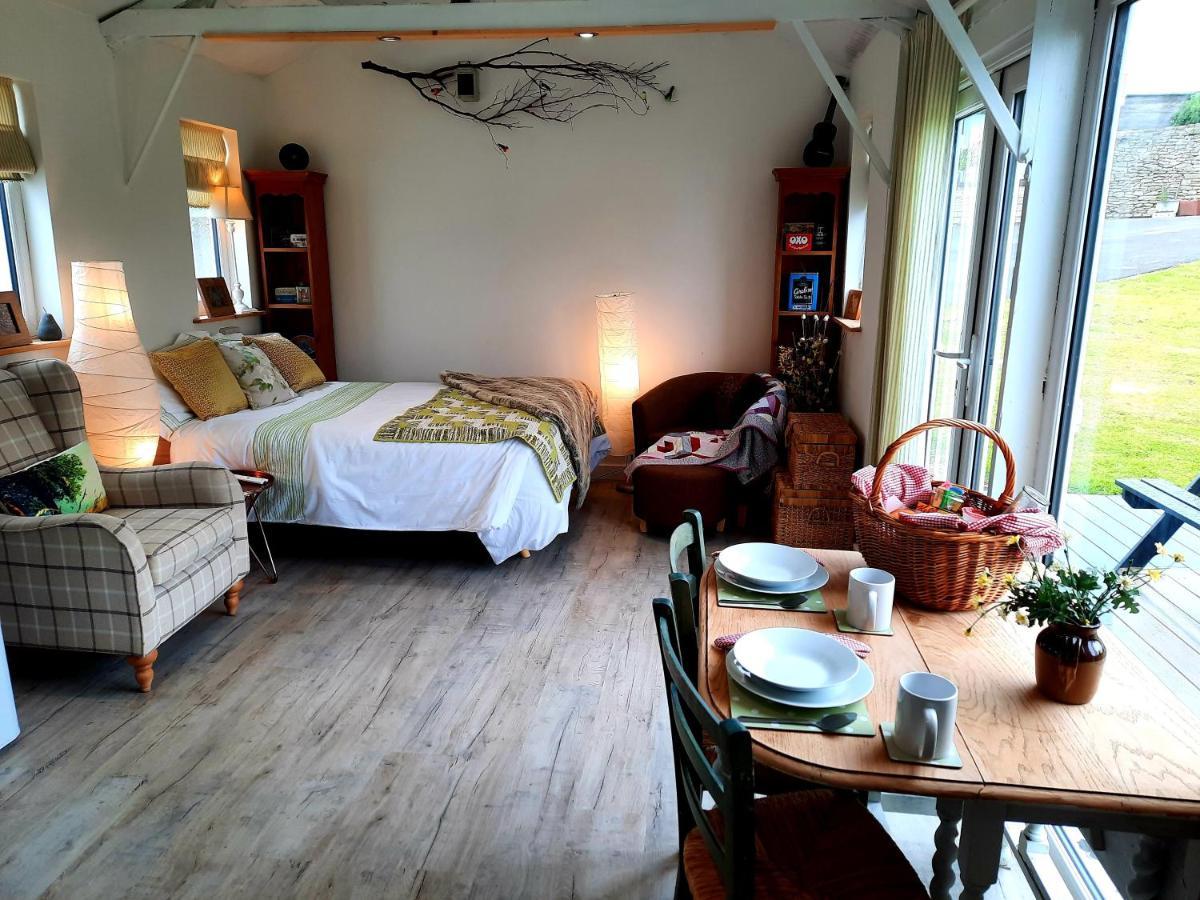 The Wood Cottage สการ์โบโรห์ ภายนอก รูปภาพ